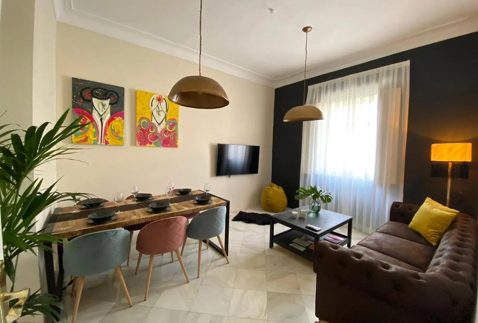 Apartamentos Paseo Colon location